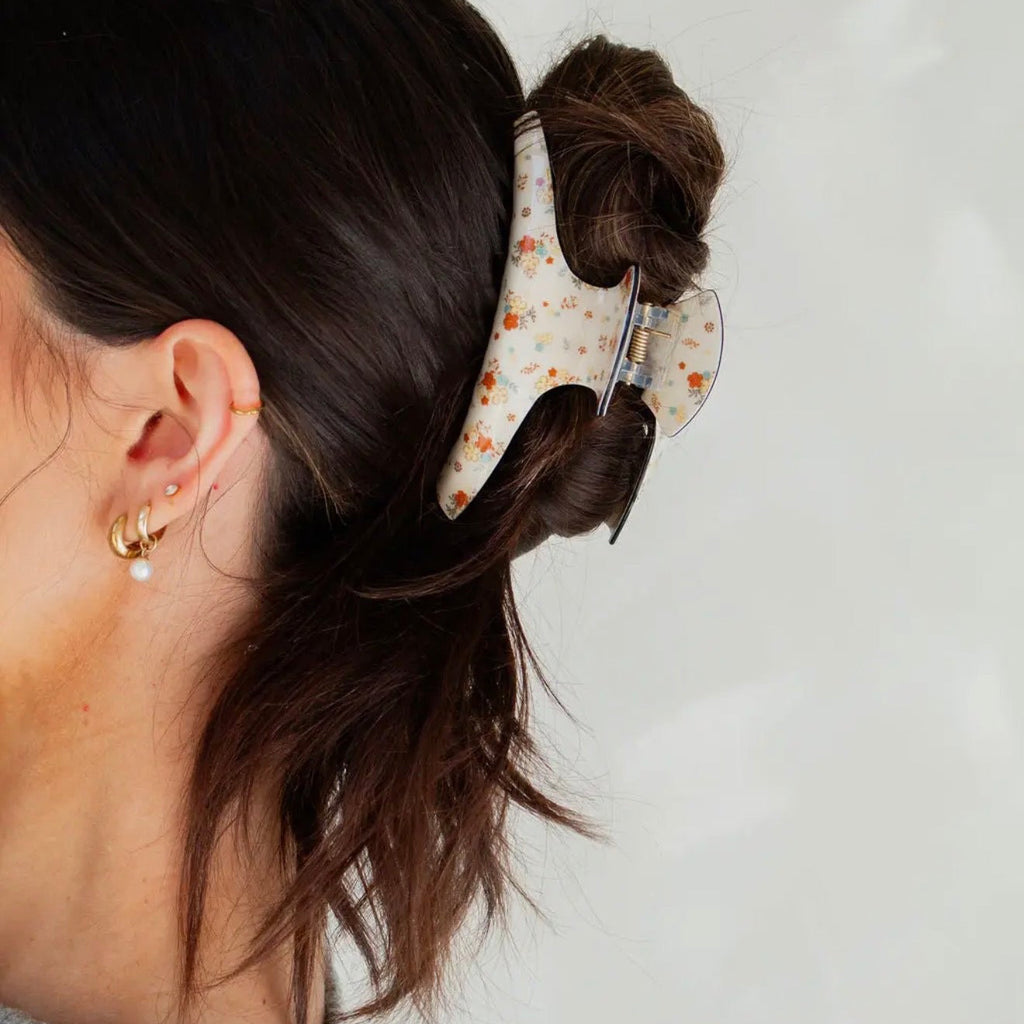 Floral claw clip