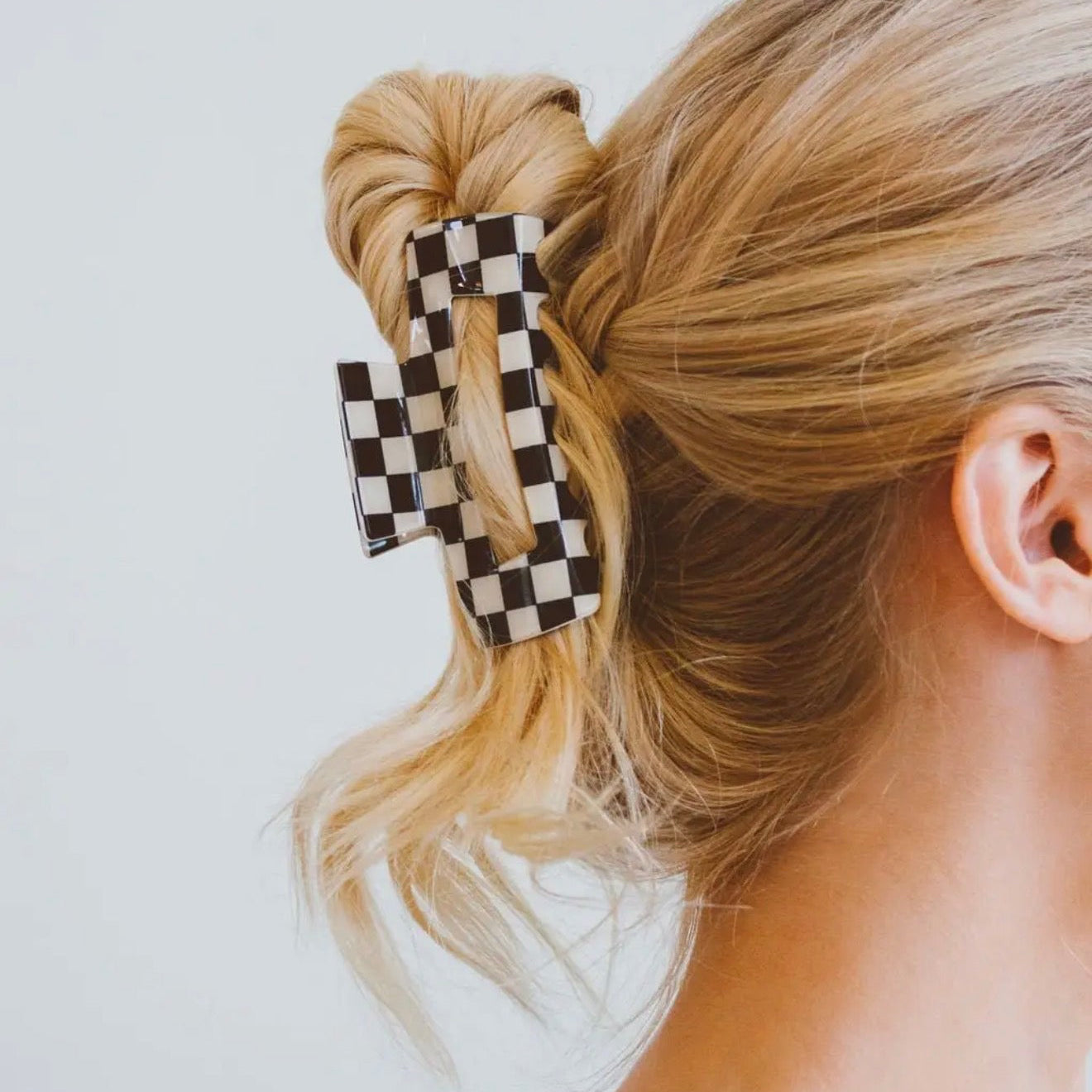 Checkered claw clip