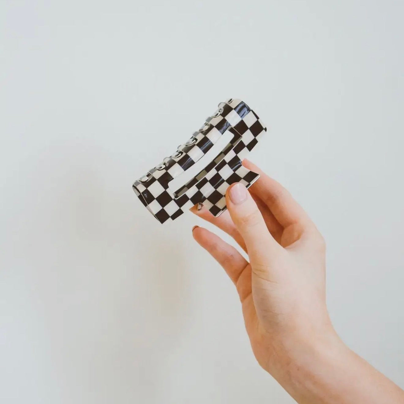 Checkered claw clip
